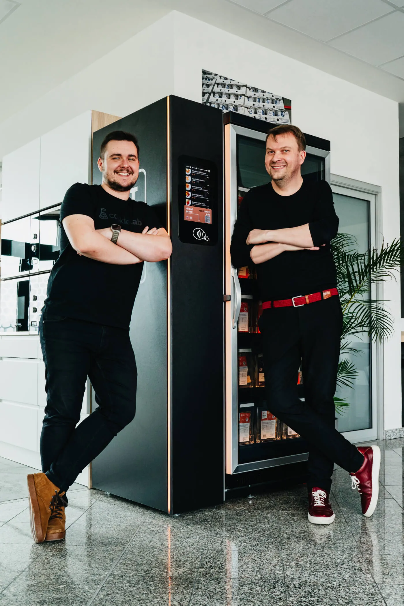 Členové týmu Cookielab vedle lednice Eat Smart